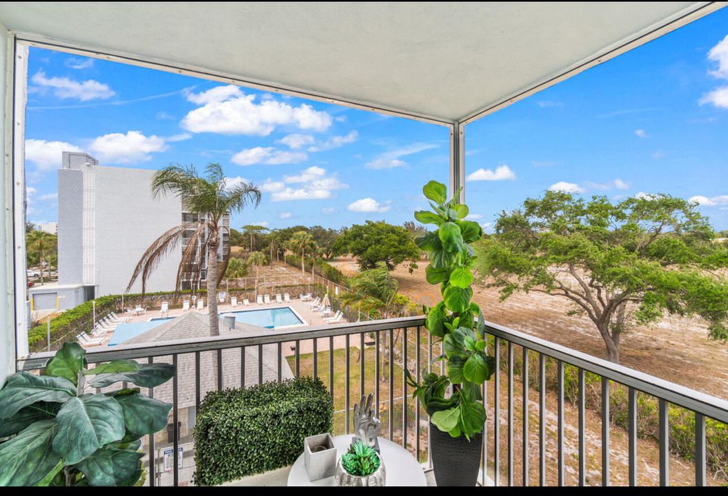 合同活跃: $281,999 (2 贝兹, 2 浴室, 1200 平方英尺)