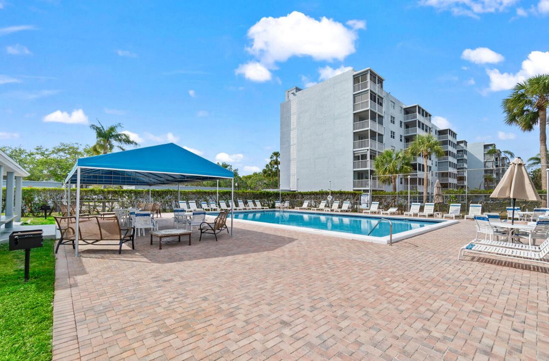 合同活跃: $281,999 (2 贝兹, 2 浴室, 1200 平方英尺)