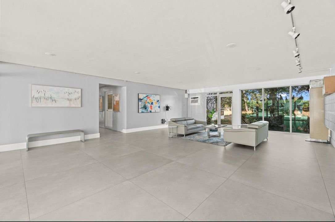 合同活跃: $281,999 (2 贝兹, 2 浴室, 1200 平方英尺)