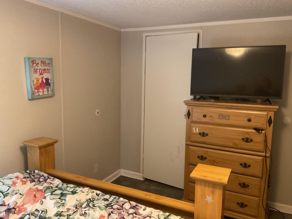 For Sale: $129,900 (3 beds, 2 baths, 1626 Square Feet)