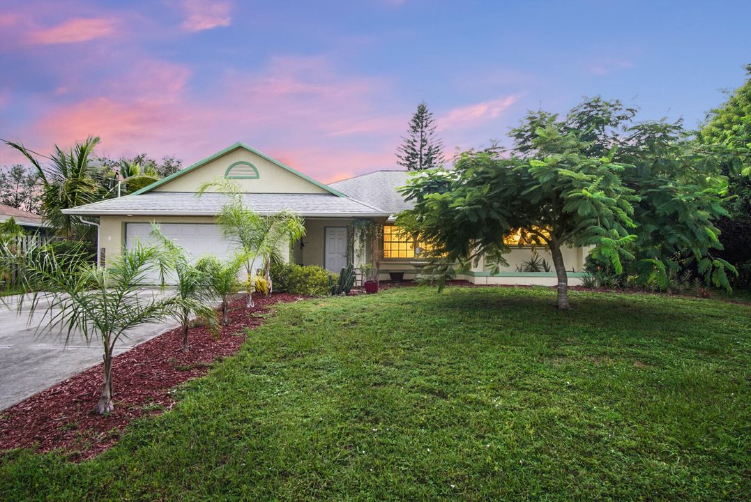 Recently Sold: $349,000 (3 beds, 2 baths, 1737 Square Feet)