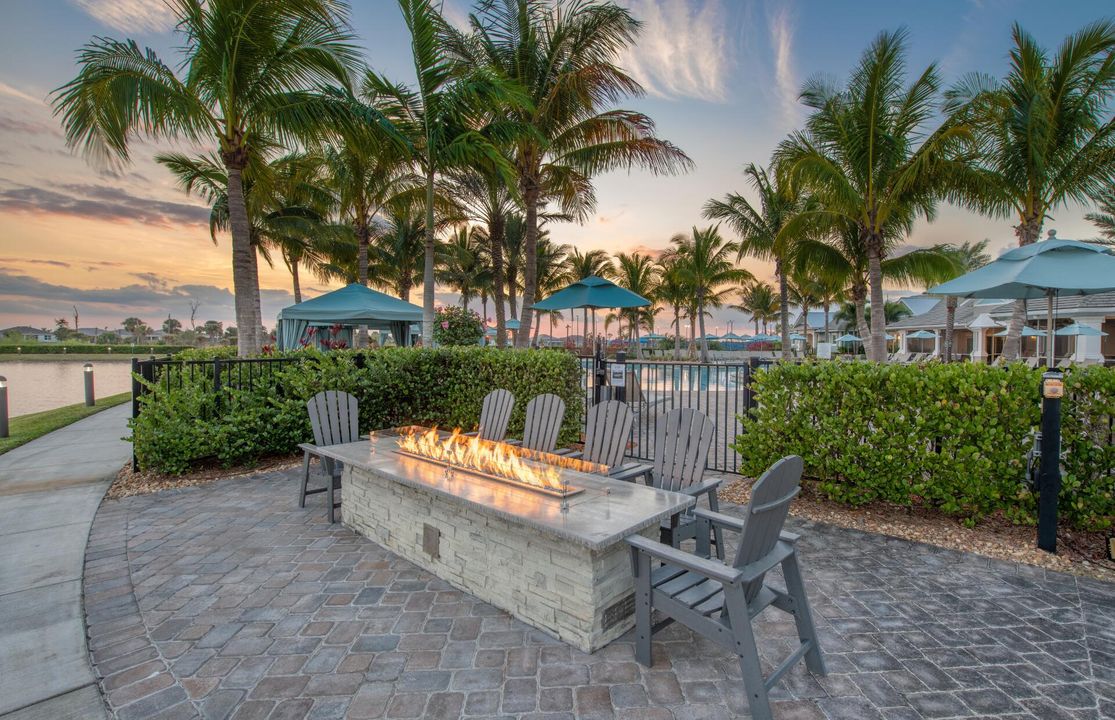 Active With Contract: $429,685 (2 beds, 2 baths, 2114 Square Feet)