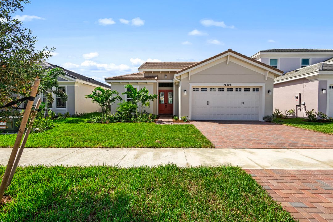 Active With Contract: $3,500 (3 beds, 3 baths, 2041 Square Feet)
