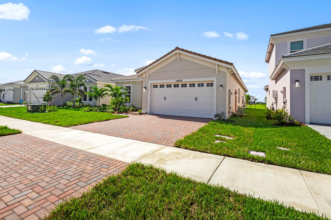 Active With Contract: $3,500 (3 beds, 3 baths, 2041 Square Feet)