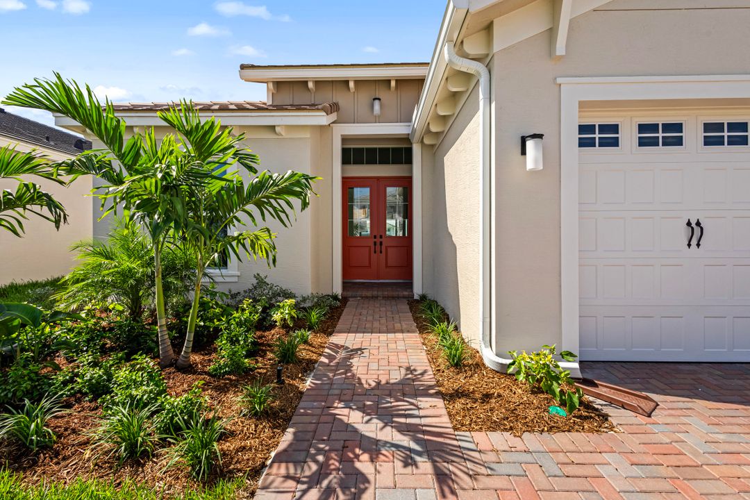 Active With Contract: $3,500 (3 beds, 3 baths, 2041 Square Feet)