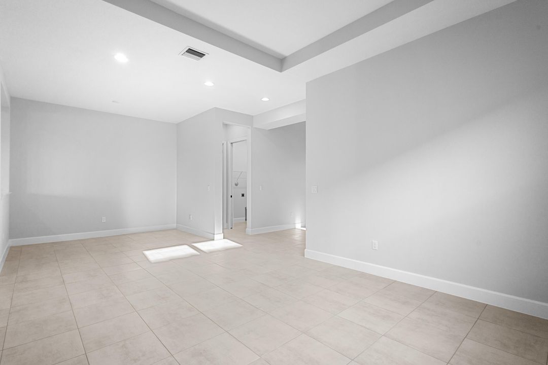 Active With Contract: $3,500 (3 beds, 3 baths, 2041 Square Feet)