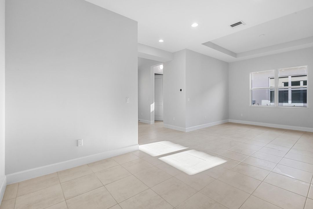 Active With Contract: $3,500 (3 beds, 3 baths, 2041 Square Feet)