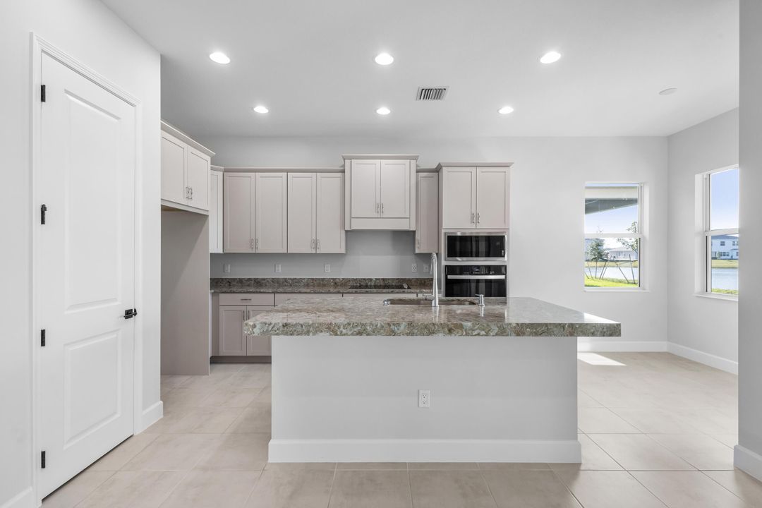 Active With Contract: $3,500 (3 beds, 3 baths, 2041 Square Feet)