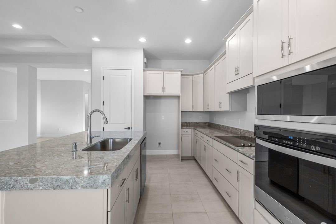 Active With Contract: $3,500 (3 beds, 3 baths, 2041 Square Feet)