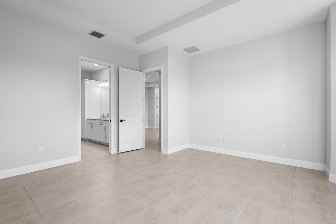 Active With Contract: $3,500 (3 beds, 3 baths, 2041 Square Feet)