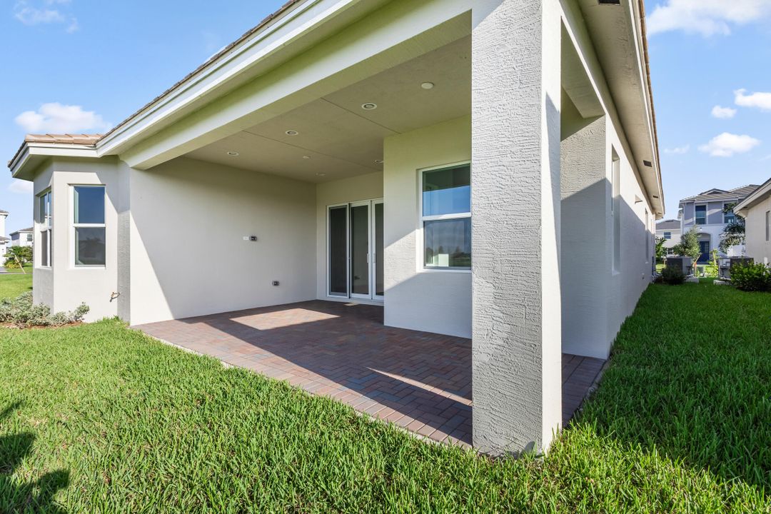 Active With Contract: $3,500 (3 beds, 3 baths, 2041 Square Feet)