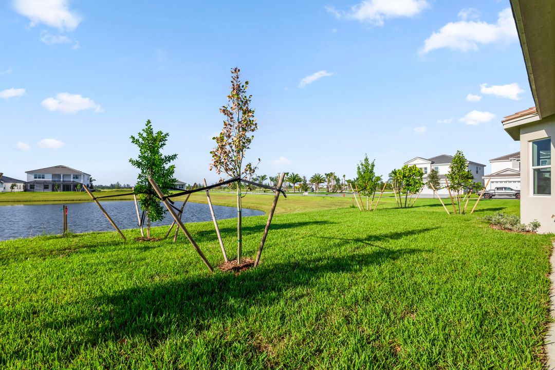 Active With Contract: $3,500 (3 beds, 3 baths, 2041 Square Feet)