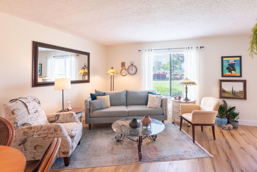 For Sale: $218,500 (2 beds, 2 baths, 1186 Square Feet)