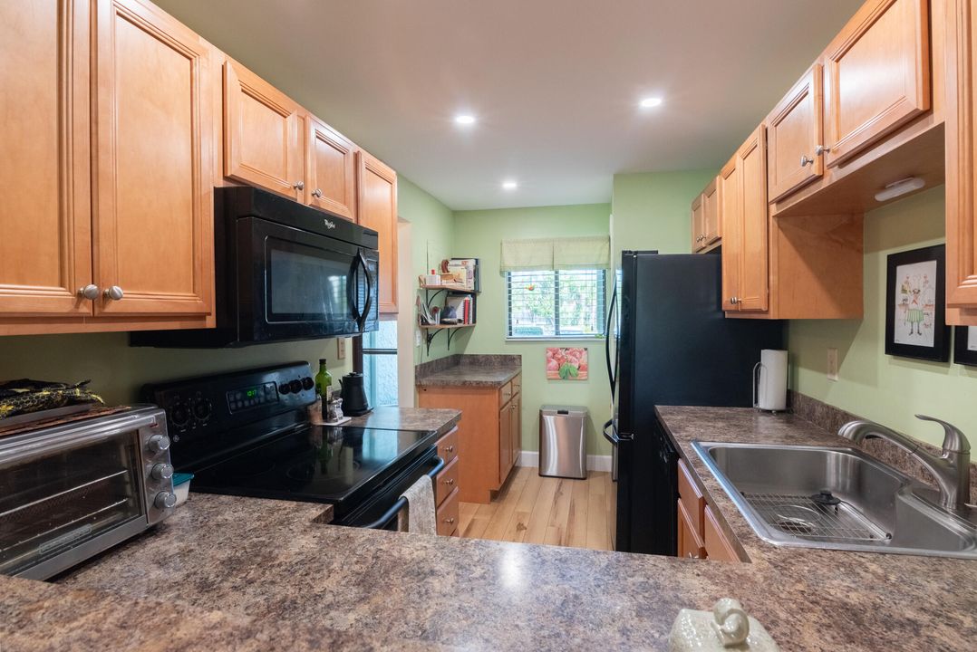 For Sale: $218,500 (2 beds, 2 baths, 1186 Square Feet)