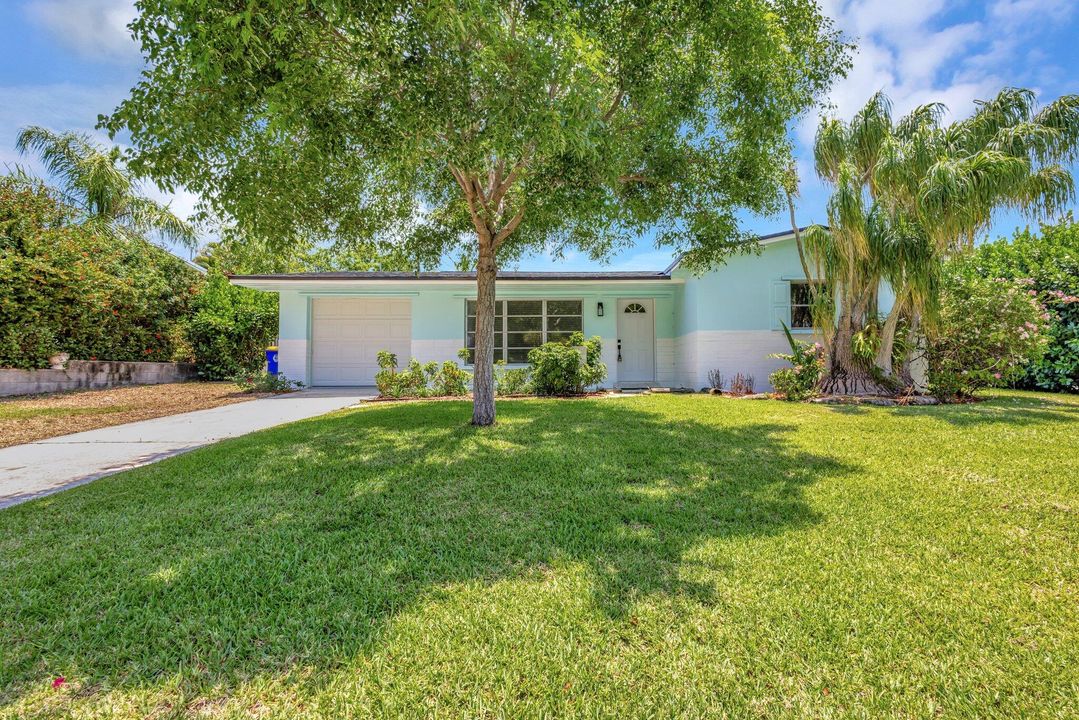Active With Contract: $2,950 (3 beds, 2 baths, 1261 Square Feet)