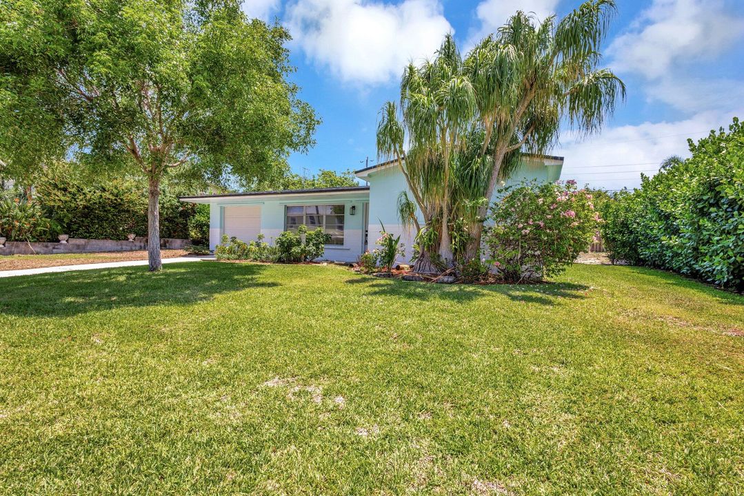 Active With Contract: $2,950 (3 beds, 2 baths, 1261 Square Feet)