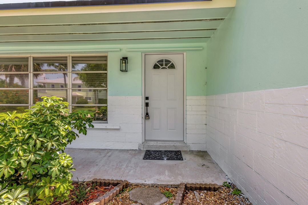 Active With Contract: $2,950 (3 beds, 2 baths, 1261 Square Feet)