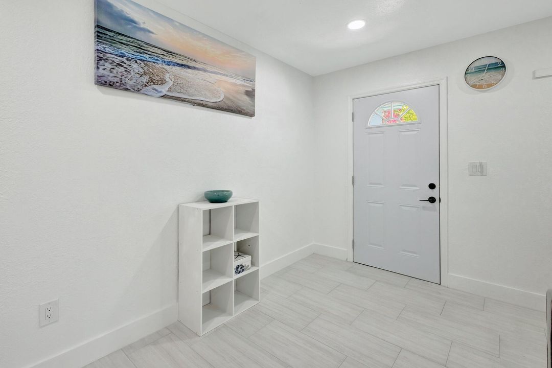 Active With Contract: $2,950 (3 beds, 2 baths, 1261 Square Feet)