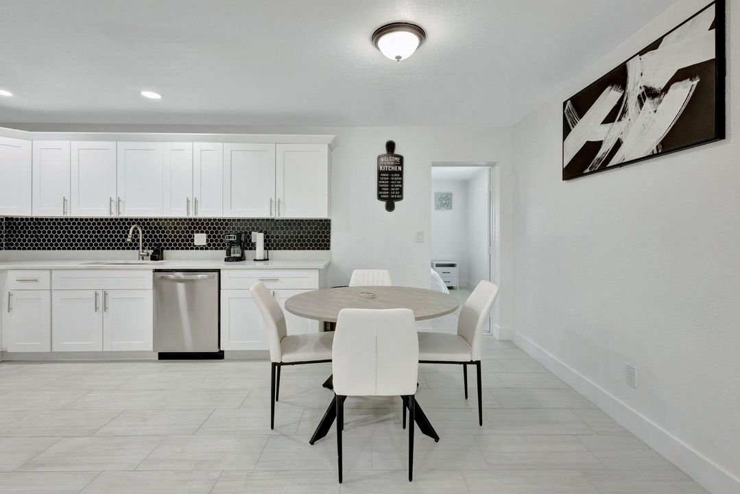 Active With Contract: $2,950 (3 beds, 2 baths, 1261 Square Feet)