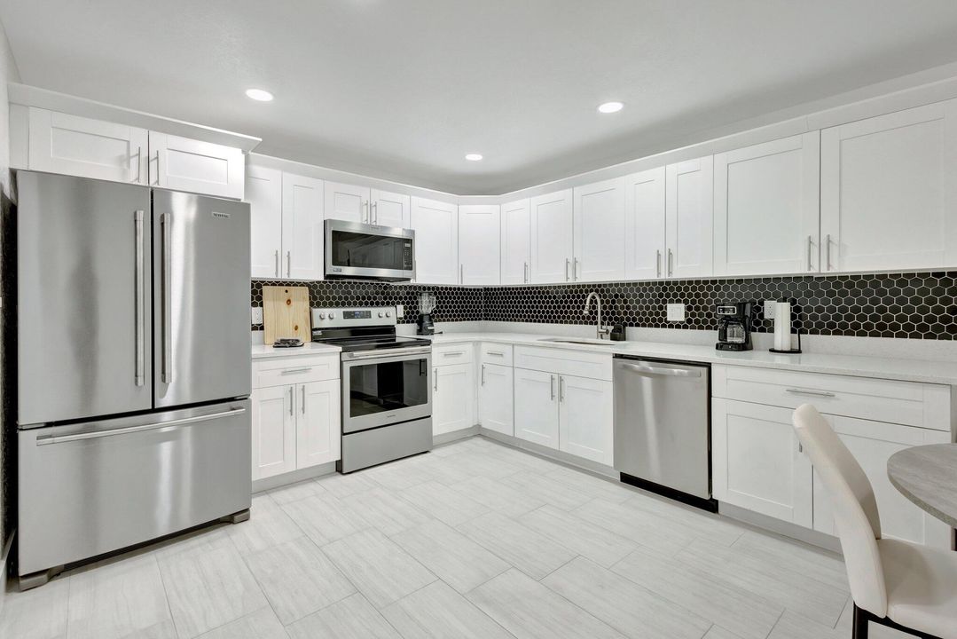 Active With Contract: $2,950 (3 beds, 2 baths, 1261 Square Feet)