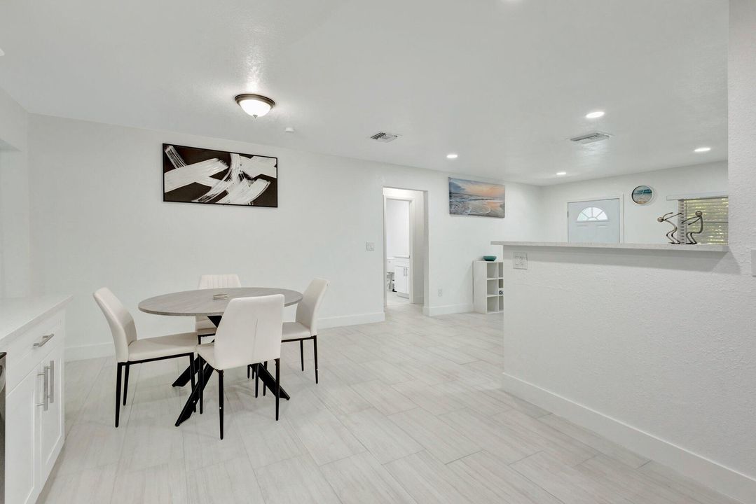 Active With Contract: $2,950 (3 beds, 2 baths, 1261 Square Feet)