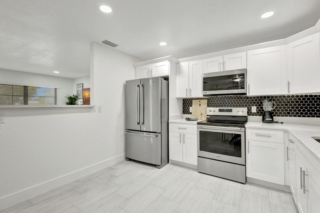 Active With Contract: $2,950 (3 beds, 2 baths, 1261 Square Feet)