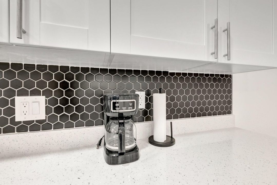 Active With Contract: $2,950 (3 beds, 2 baths, 1261 Square Feet)