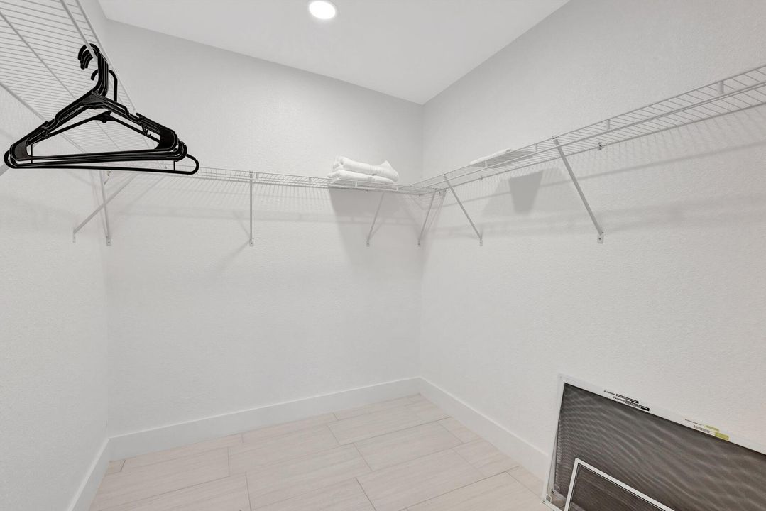 Active With Contract: $2,950 (3 beds, 2 baths, 1261 Square Feet)