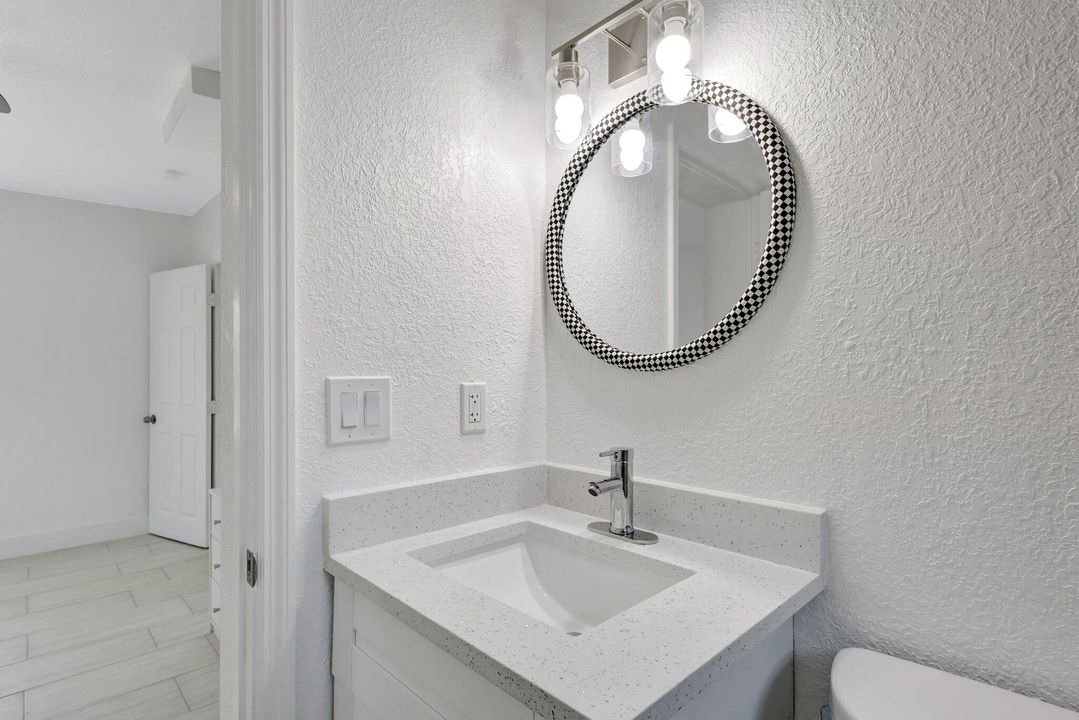 Active With Contract: $2,950 (3 beds, 2 baths, 1261 Square Feet)