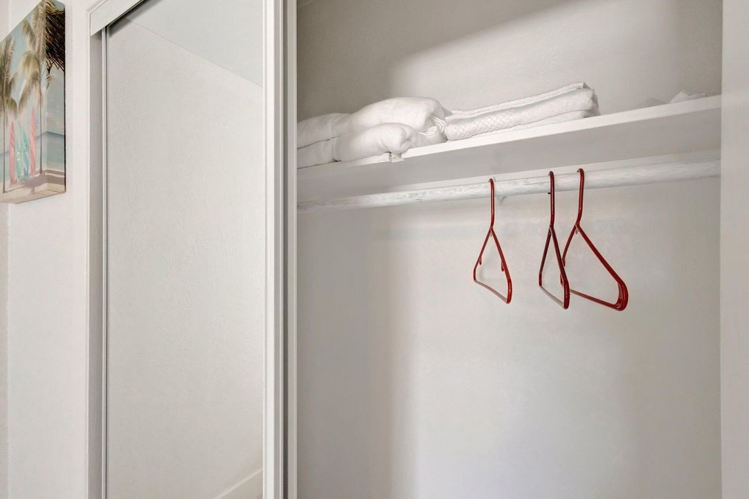 Active With Contract: $2,950 (3 beds, 2 baths, 1261 Square Feet)