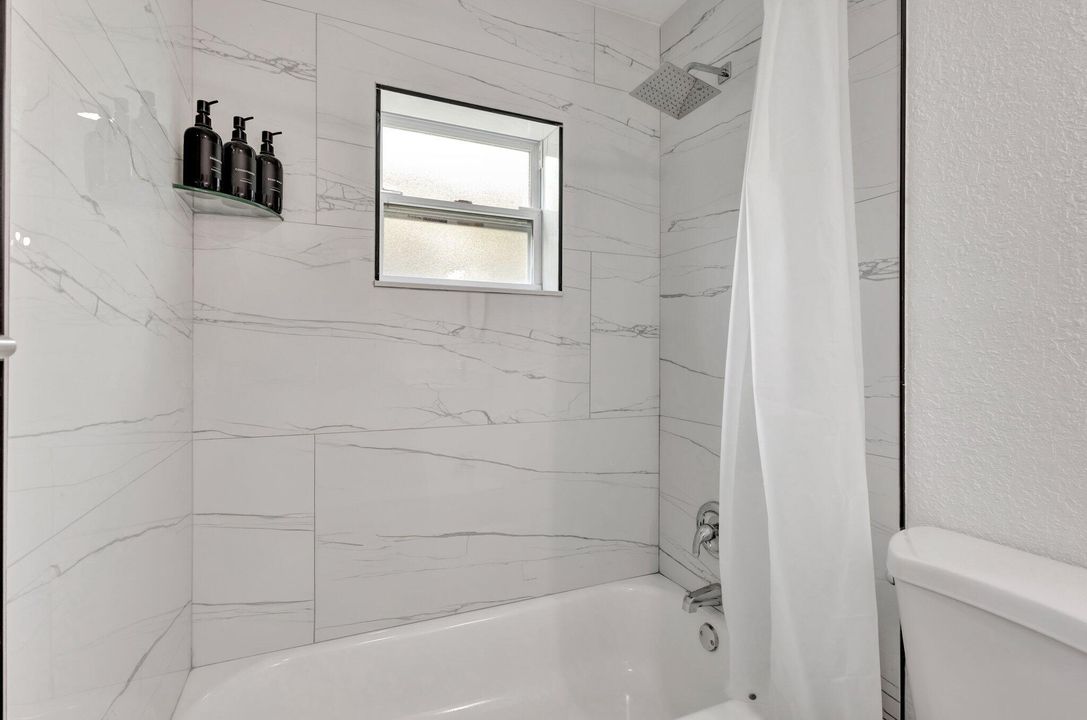 Active With Contract: $2,950 (3 beds, 2 baths, 1261 Square Feet)