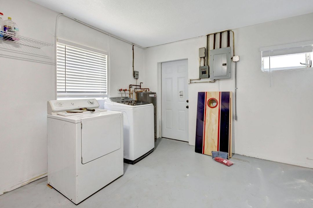 Active With Contract: $2,950 (3 beds, 2 baths, 1261 Square Feet)