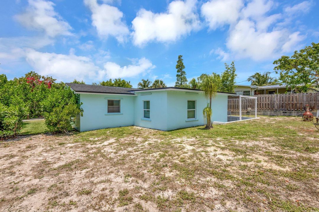 Active With Contract: $2,950 (3 beds, 2 baths, 1261 Square Feet)