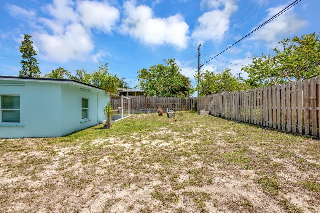 Active With Contract: $2,950 (3 beds, 2 baths, 1261 Square Feet)