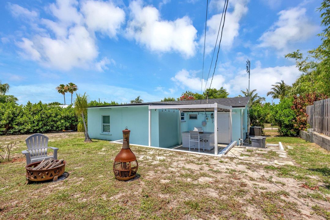 Active With Contract: $2,950 (3 beds, 2 baths, 1261 Square Feet)