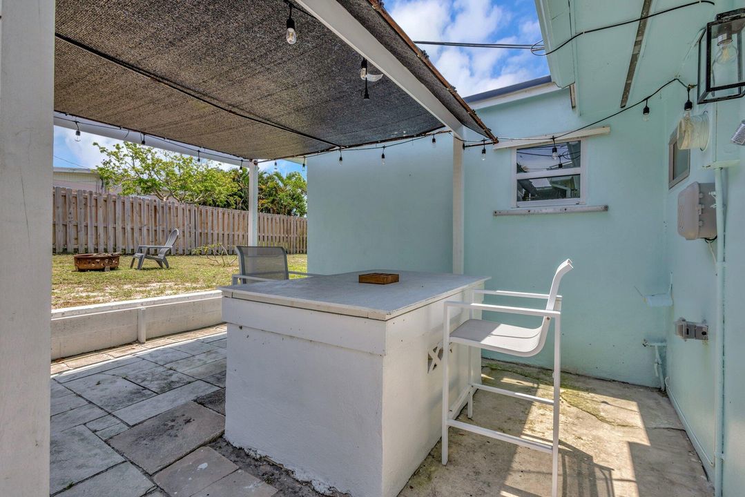 Active With Contract: $2,950 (3 beds, 2 baths, 1261 Square Feet)