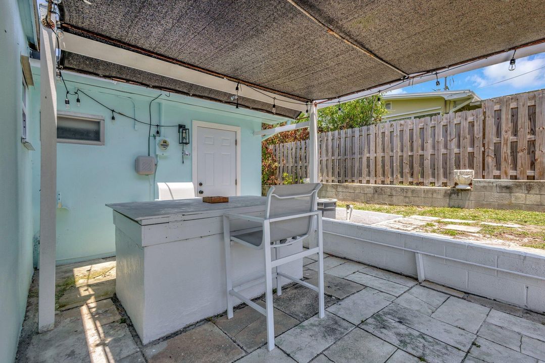 Active With Contract: $2,950 (3 beds, 2 baths, 1261 Square Feet)