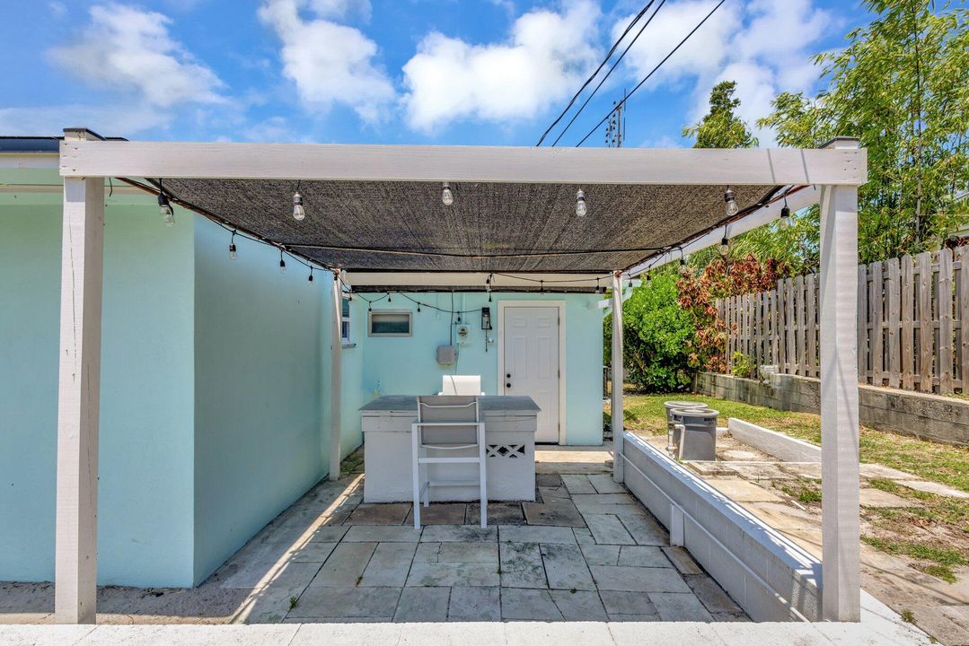 Active With Contract: $2,950 (3 beds, 2 baths, 1261 Square Feet)