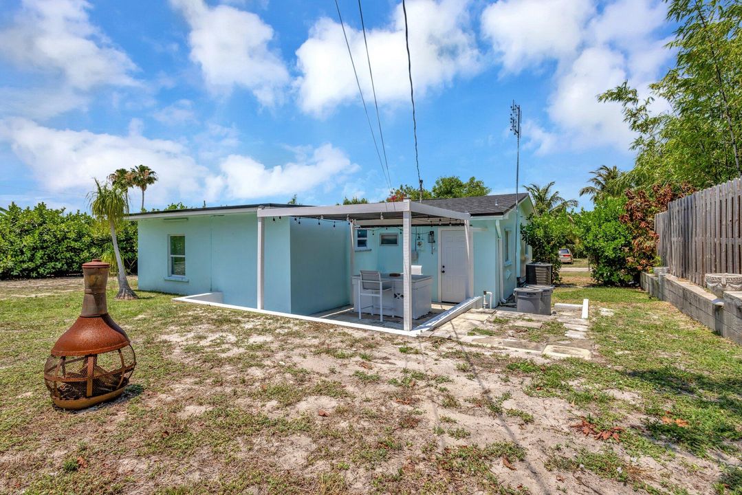 Active With Contract: $2,950 (3 beds, 2 baths, 1261 Square Feet)