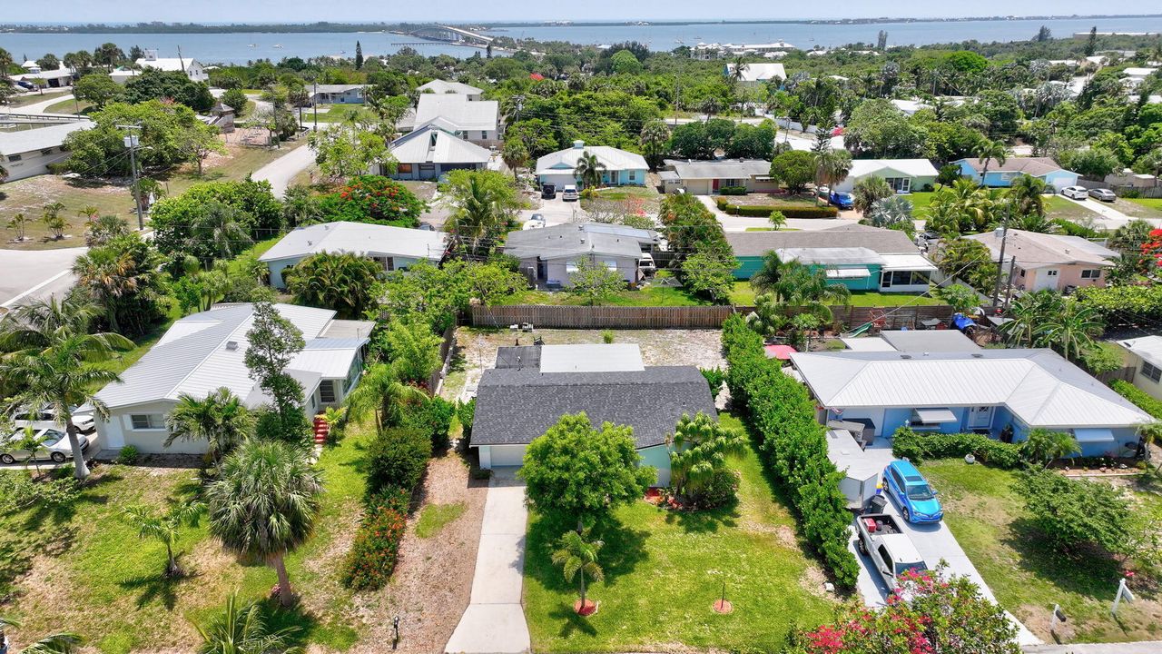 Active With Contract: $2,950 (3 beds, 2 baths, 1261 Square Feet)