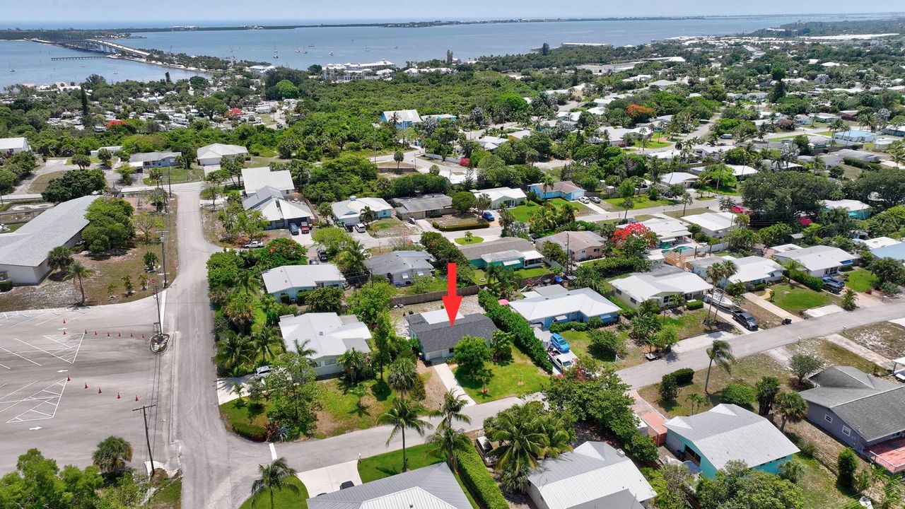 Active With Contract: $2,950 (3 beds, 2 baths, 1261 Square Feet)