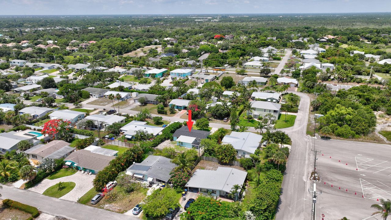 Active With Contract: $2,950 (3 beds, 2 baths, 1261 Square Feet)