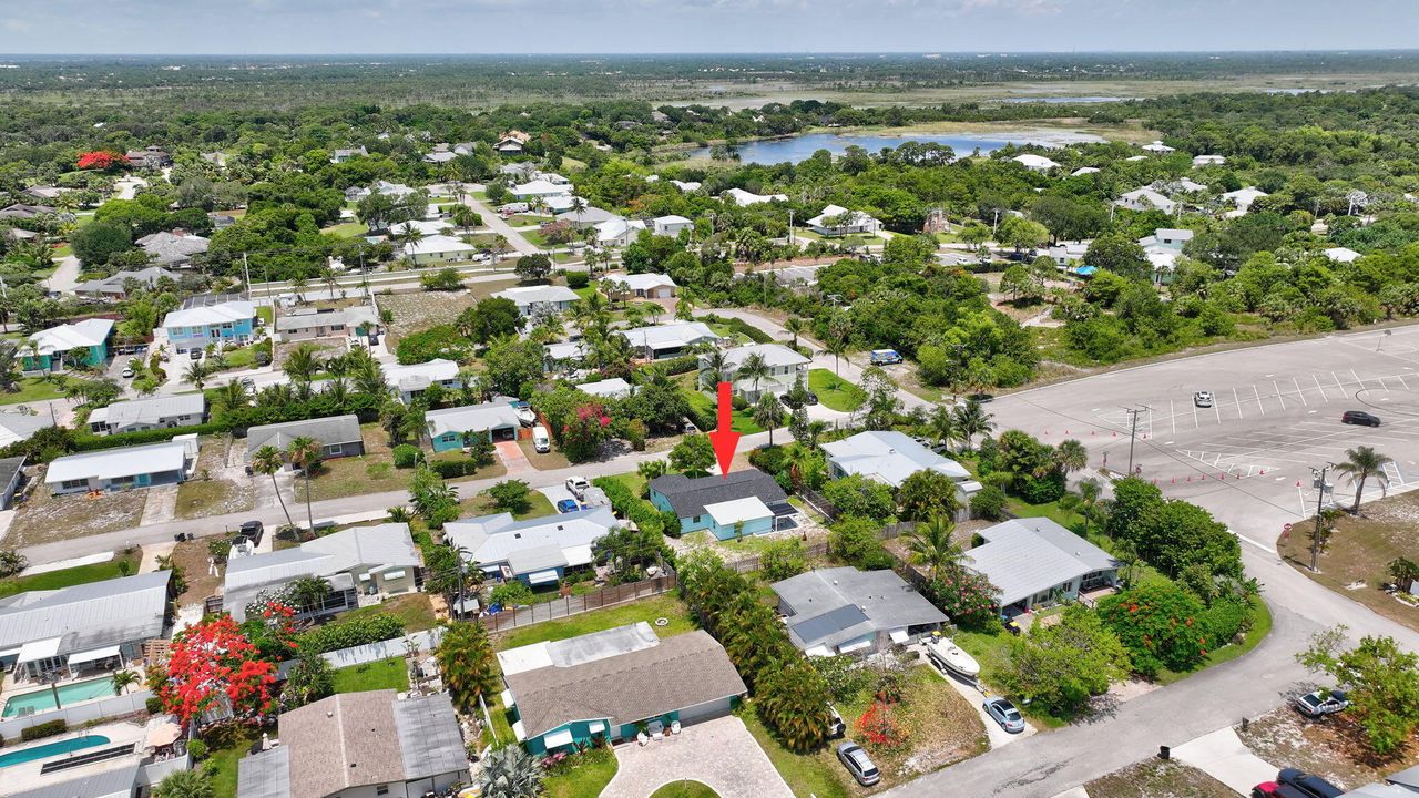 Active With Contract: $2,950 (3 beds, 2 baths, 1261 Square Feet)