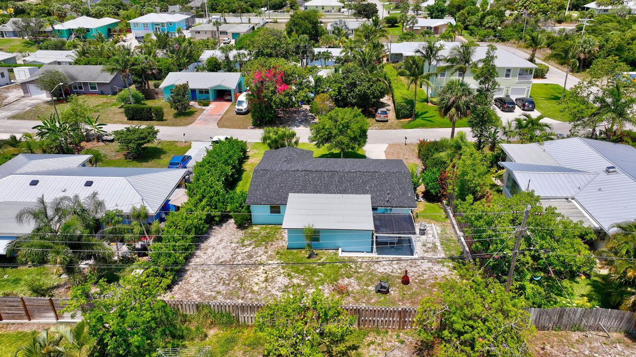 Active With Contract: $2,950 (3 beds, 2 baths, 1261 Square Feet)