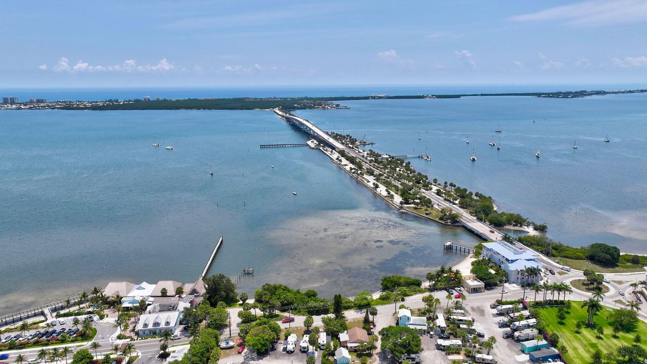 Active With Contract: $2,950 (3 beds, 2 baths, 1261 Square Feet)