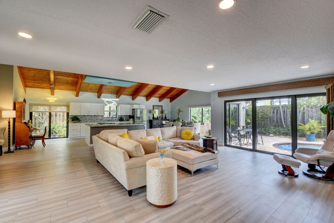 Activo con contrato: $5,500 (3 camas, 2 baños, 2144 Pies cuadrados)