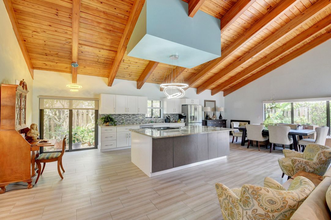 Activo con contrato: $5,500 (3 camas, 2 baños, 2144 Pies cuadrados)