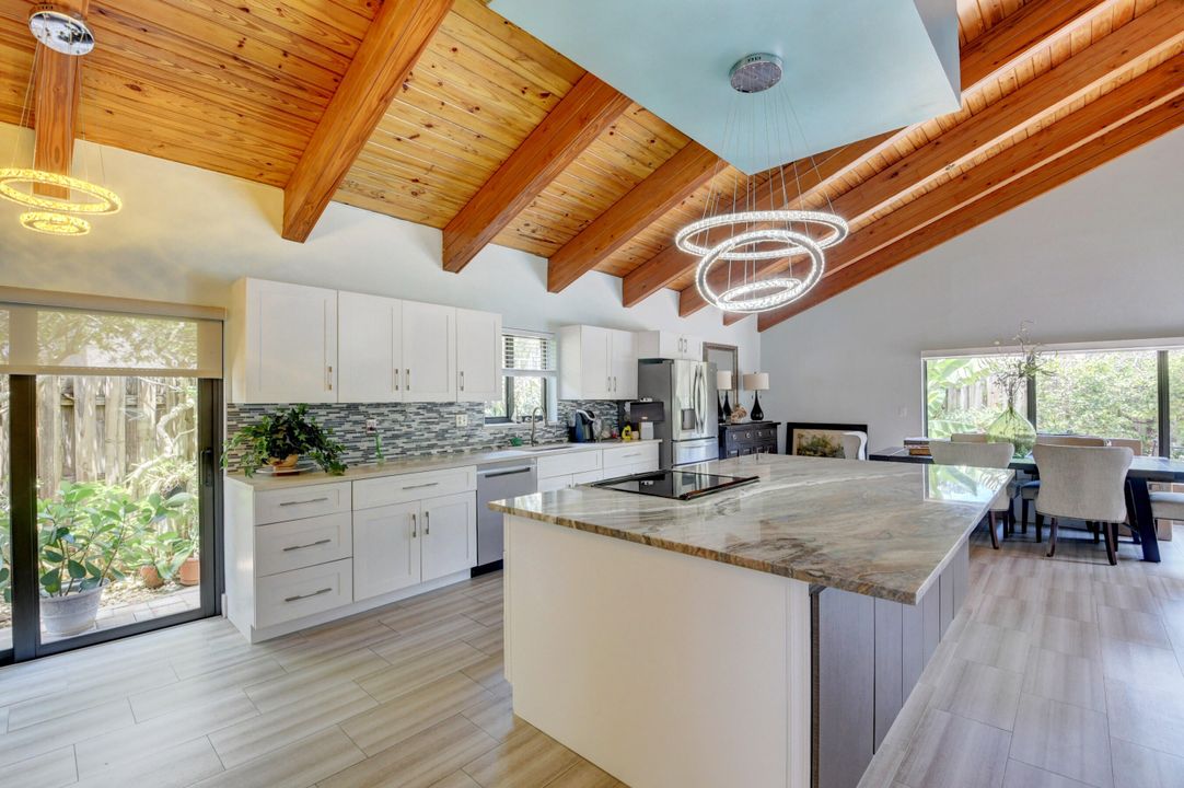 Activo con contrato: $5,500 (3 camas, 2 baños, 2144 Pies cuadrados)