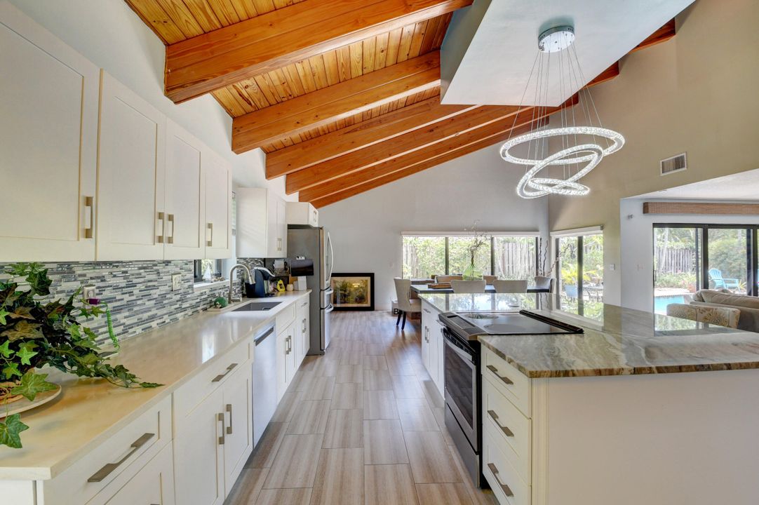 Activo con contrato: $5,500 (3 camas, 2 baños, 2144 Pies cuadrados)