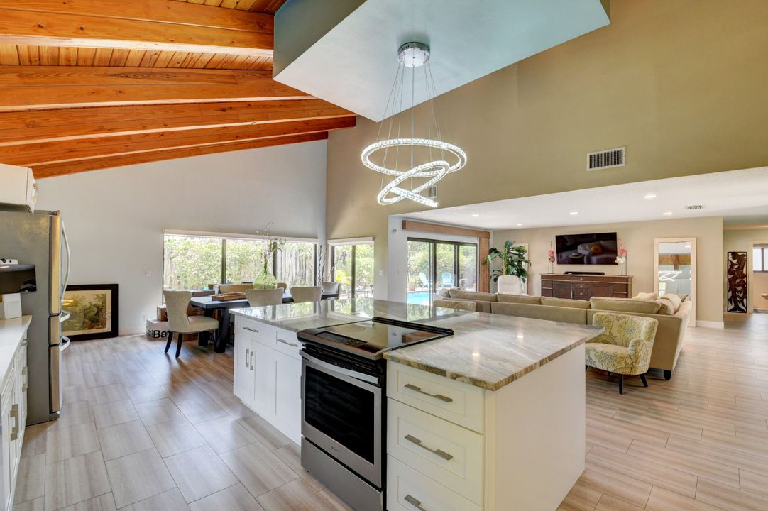 Activo con contrato: $5,500 (3 camas, 2 baños, 2144 Pies cuadrados)